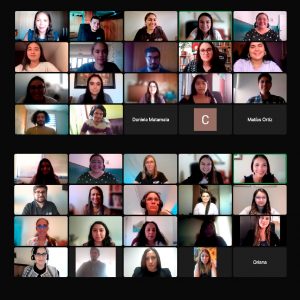 imagen con participantes del curso de lengua de señas chilena